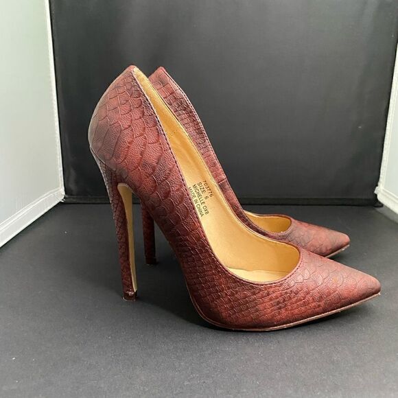 Charlotte Russe Snake Print Faux Leather Pumps - Picture 14 of 17